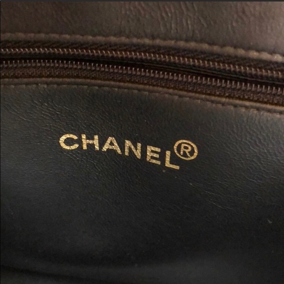 CHANEL 😁 SOLD 😁 quilted matte black chain handle handbag - Picture 8 of 16